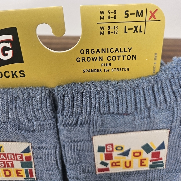 Blue Q tag socks "Okay kids are just rude" - Picture 2 of 3